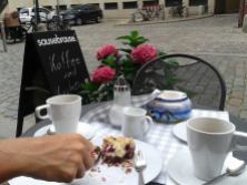 Koffee in Hamburg and crumble cake